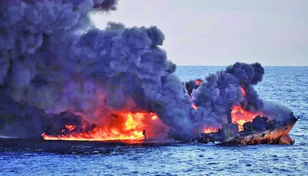 Buque iraní petrolero explota y deja 29 marineros fallecidos