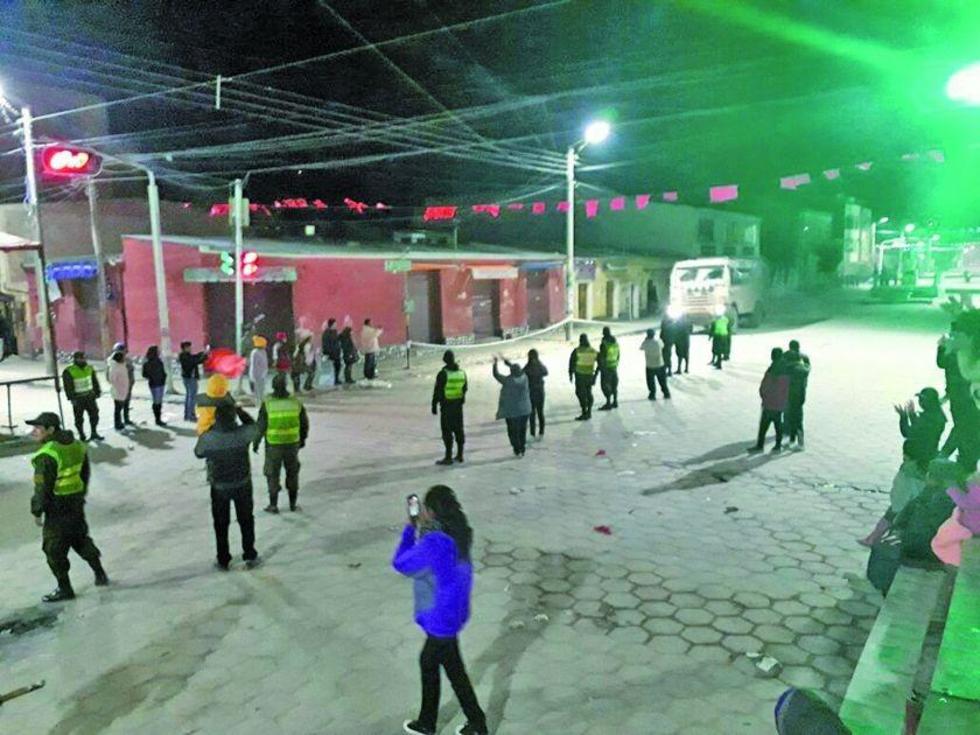Policías esperan hasta el último piloto