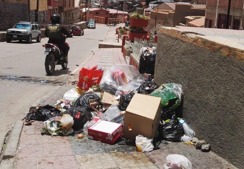Algunas calles se convierten en basureros