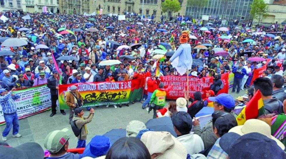 Protestas contra el código siguen y el Gobierno ve conspiración