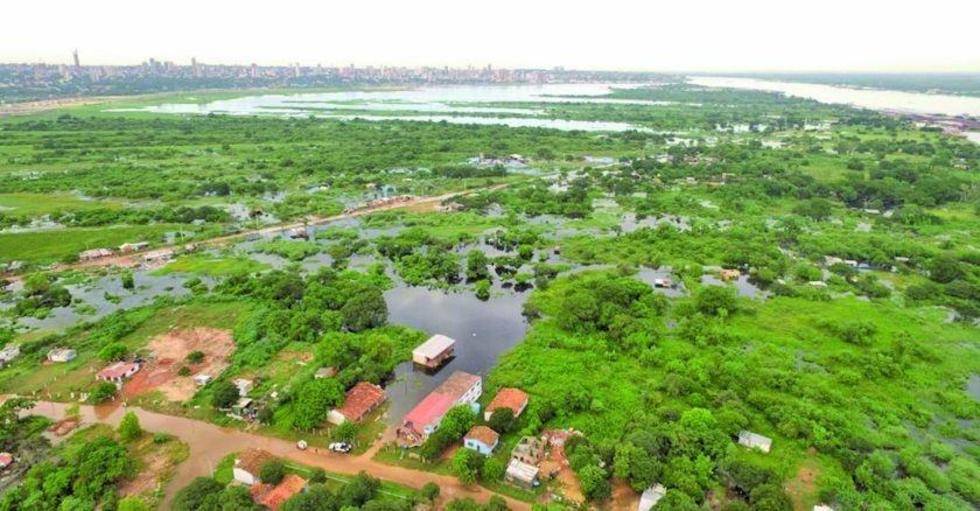Río Paraguay llega a nivel "crítico" en Asunción y hay personas evacuadas