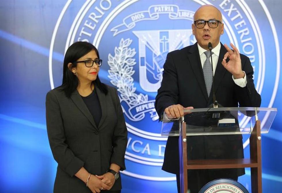 Gobierno y oposición consultan en Venezuela opción de acuerdo
