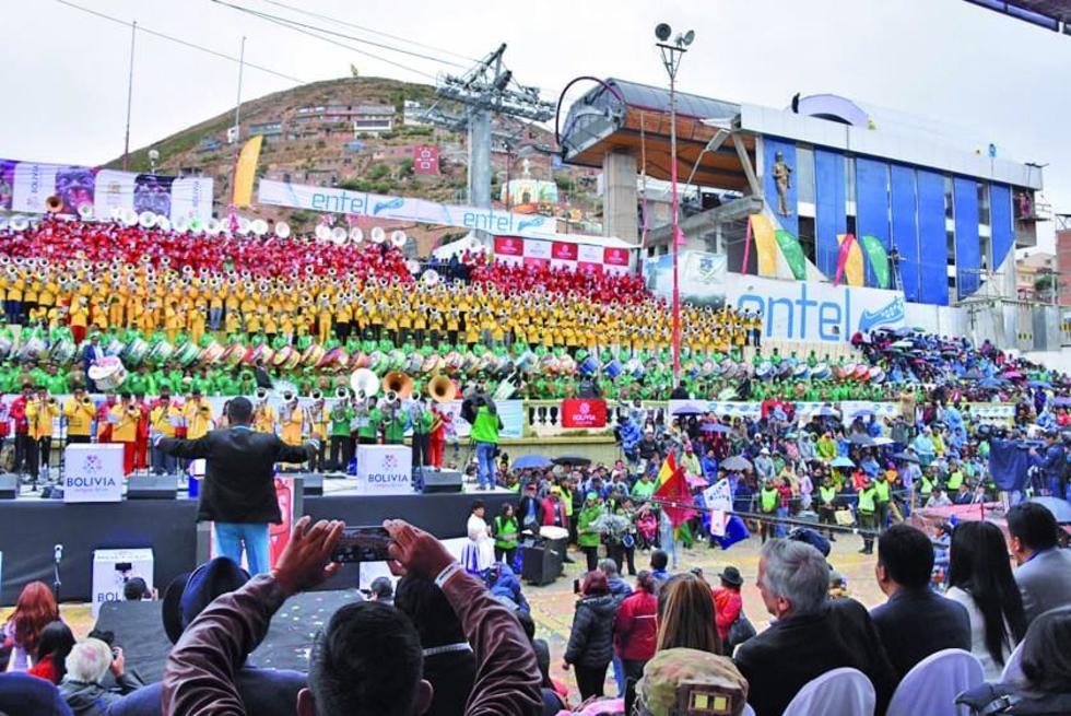 Festival de Bandas brilla y abre el Carnaval de Oruro  