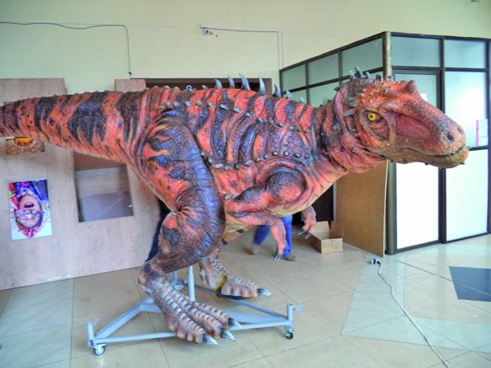 Sigue promoción con el dinosaurio