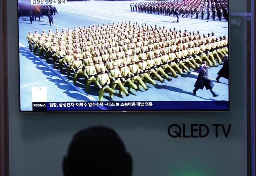 Corea del Norte exhibe poderío militar antes a juegos de la paz
