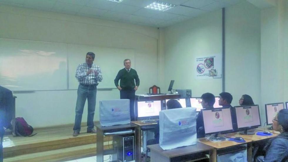 UATF comprueba eficiencia de programa informático en toma de examen