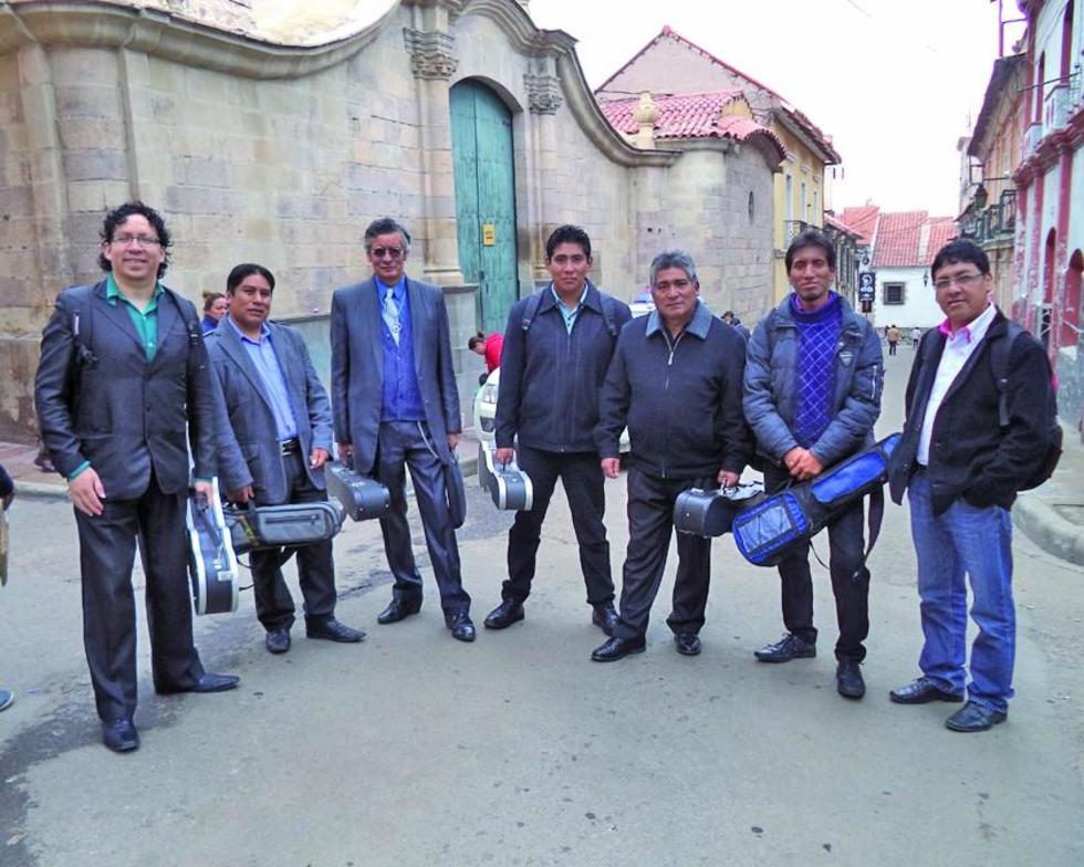 Posponen entrega de título musical