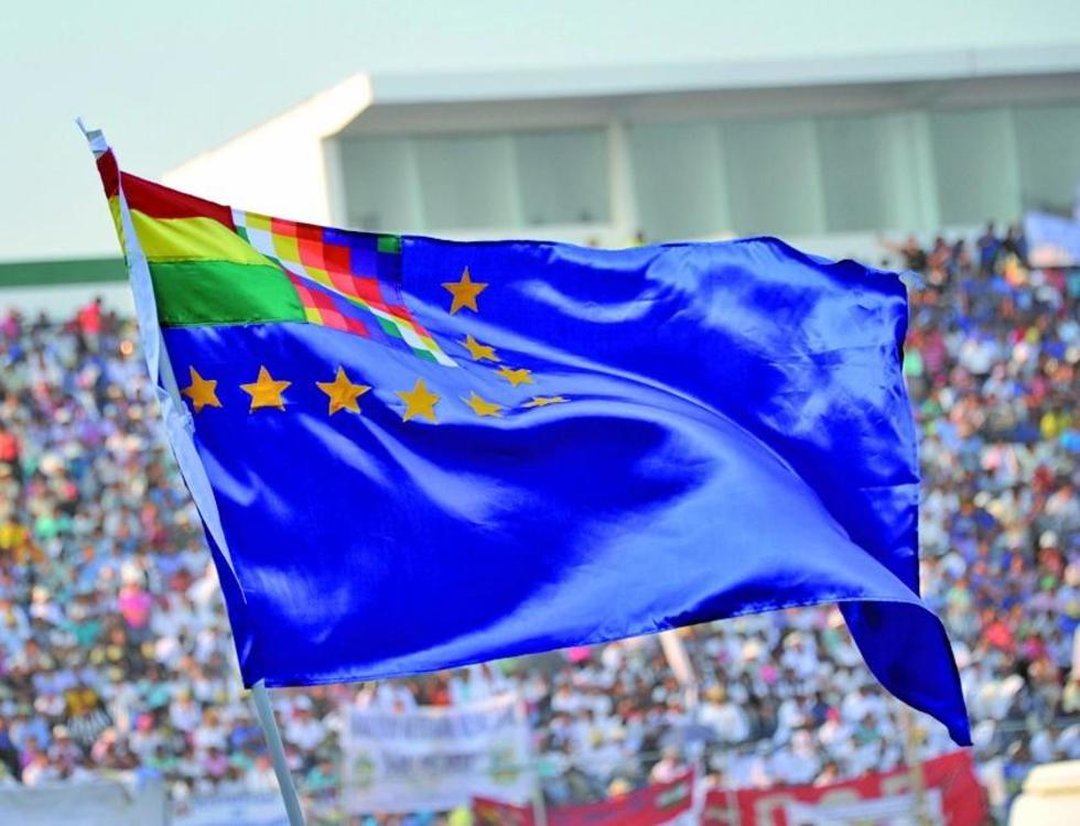 Unidad Educativa Héroes del Pacífico entrega primera bandera 