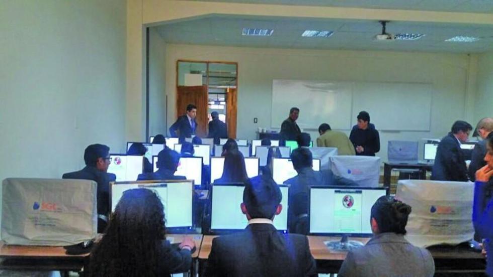 Rinden examen en Ingeniería Comercial