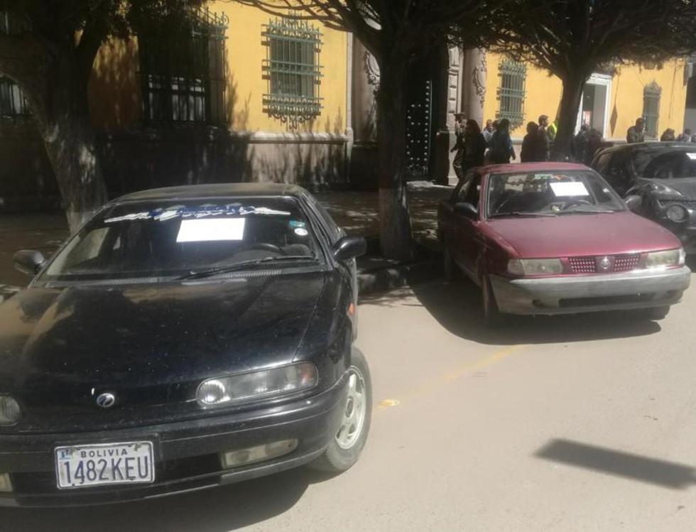 Incautan dos vehículos con placas “clonadas”