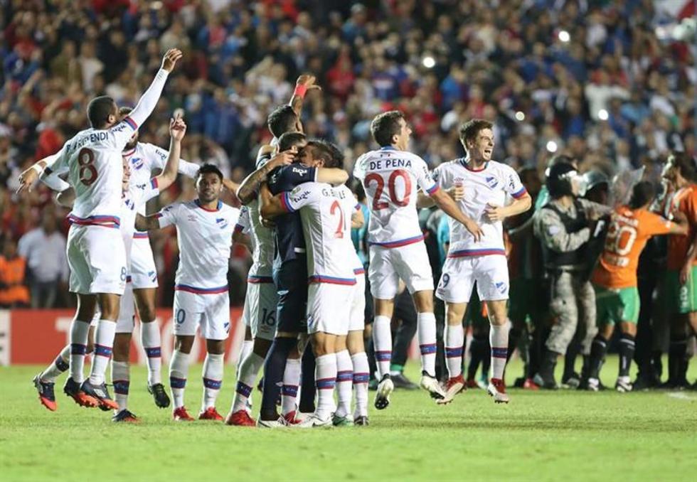 Nacional gana a Banfield y se mete en el Grupo 6