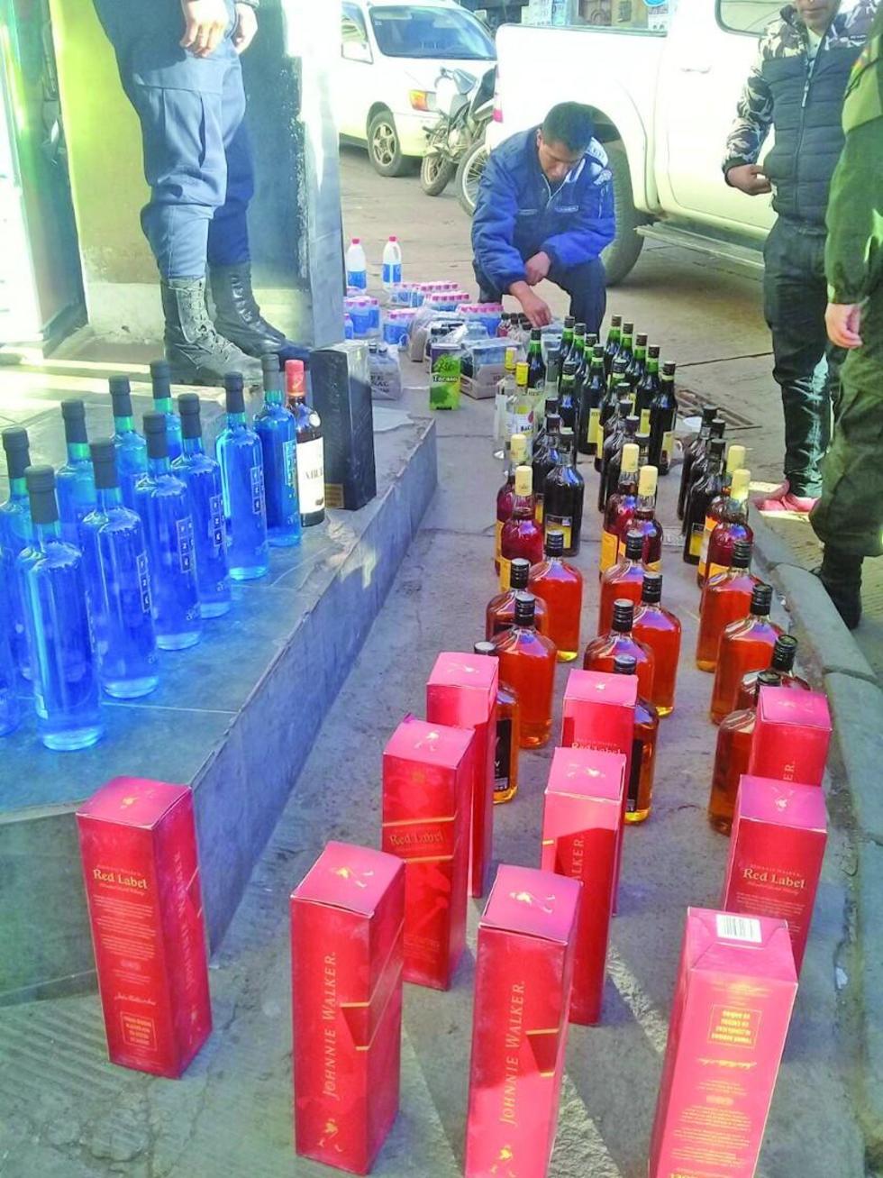 Incautan 1.000 unidades de alcohol de tiendas de barrio