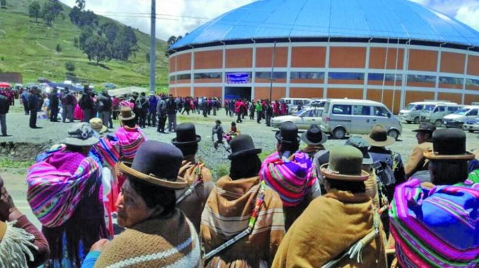 La Paz: congreso campesino en Huarina termina con más de 20 heridos