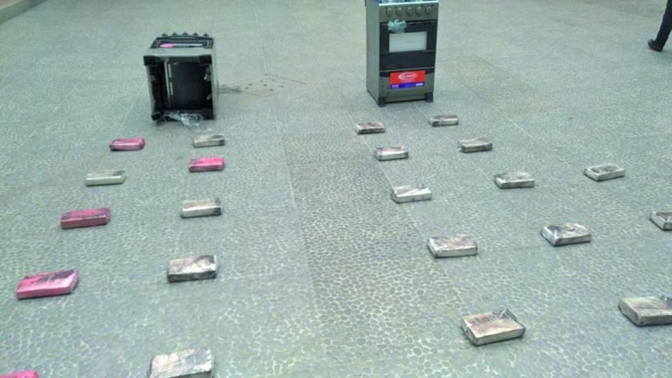 Secuestran "narcococinas" que transportaban en bus