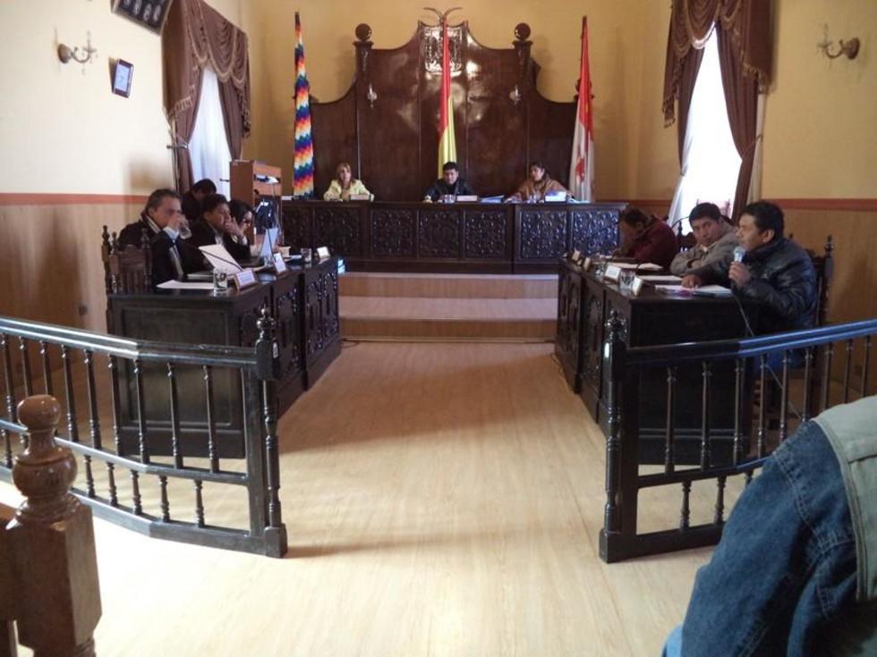 Develan la presunta entrega de dinero a concejal por una obra