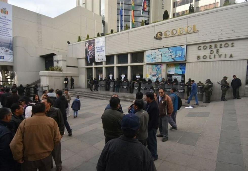 Gobierno de Evo cierra correos  y despide a 493 trabajadores 