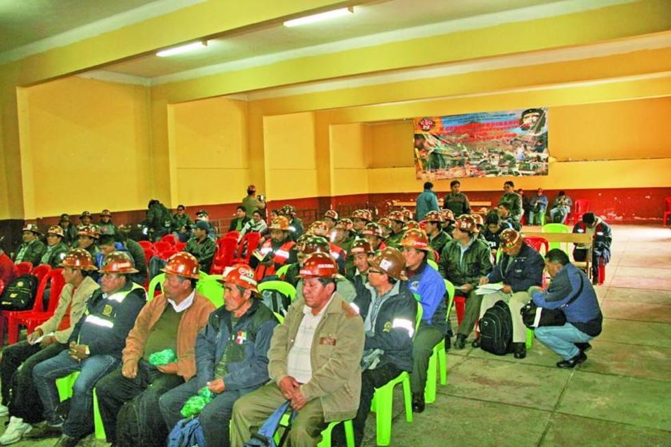 Mineros asalariados están listos a parar contra toma