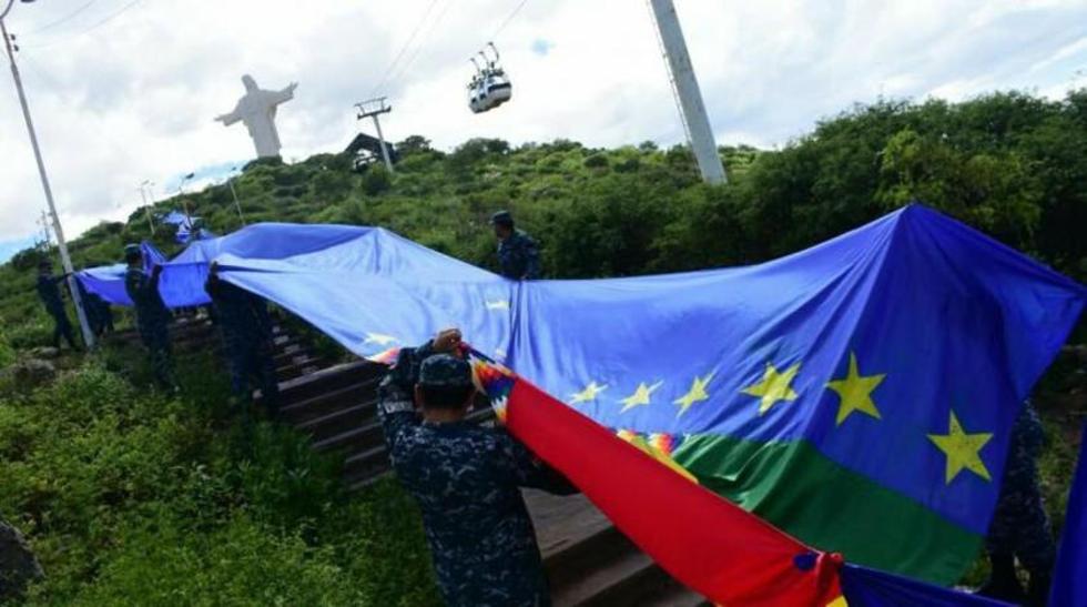 Despliegan bandera de la reivindicación marítima en la ciudad de Cochabamba