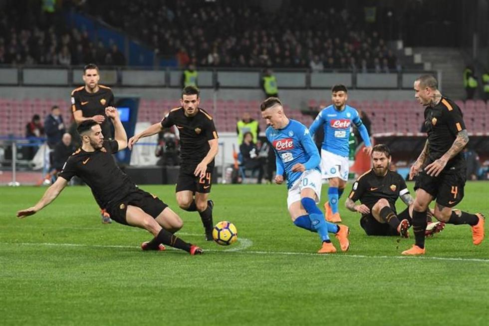 Nápoles se hunde 2-4 ante Roma y ve peligrar su liderato en la Serie A italiana