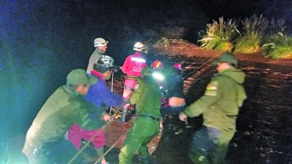 Rescataron a 23 personas de la región de Mondragon