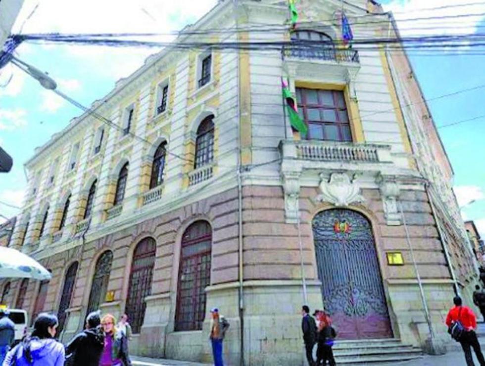 Abogada deja el cargo de asesora legal del canciller Fernando Huanacuni
