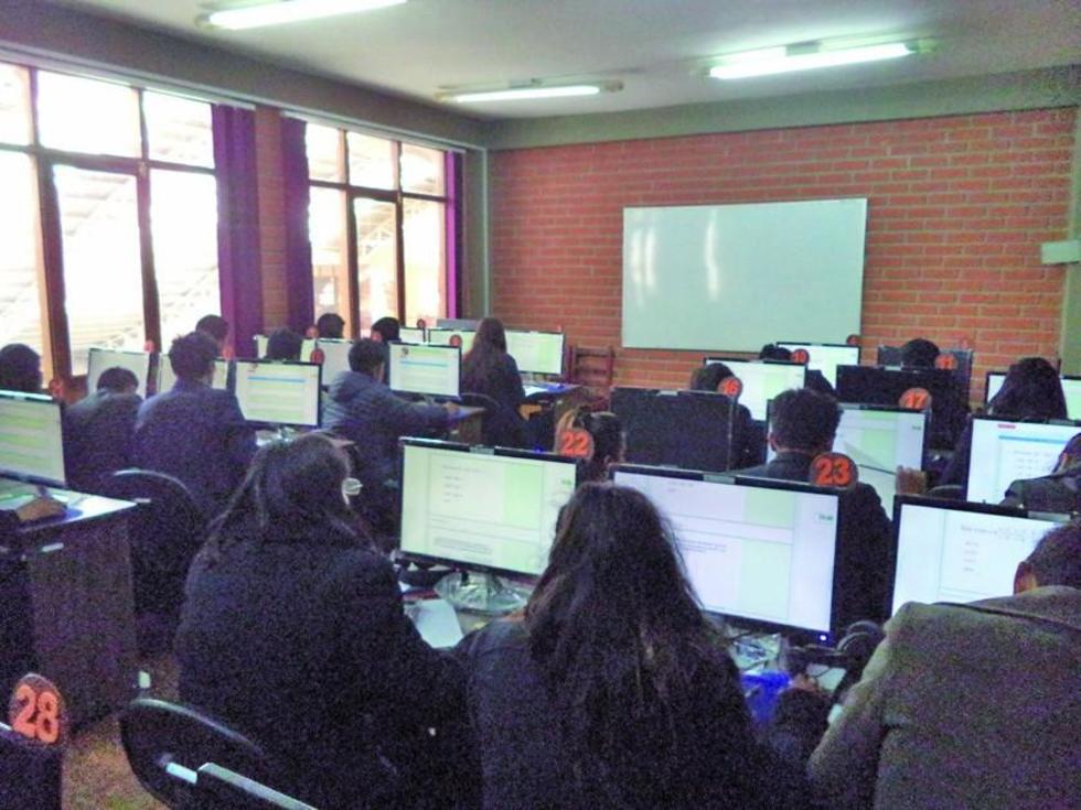 Posponen el examen para Ingeniería Comercial