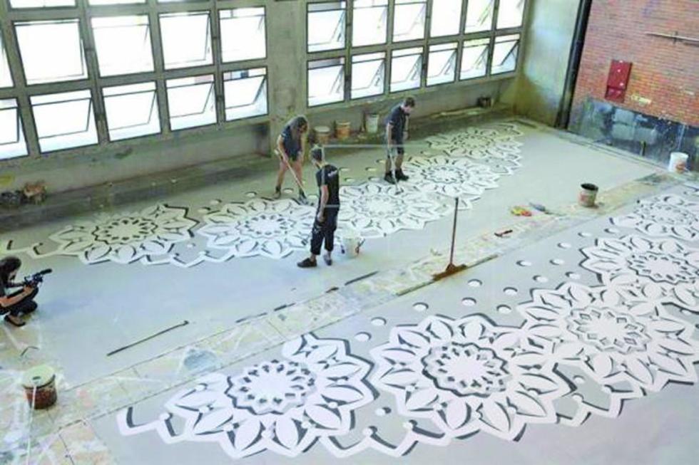 Se recupera el viejo oficio de telones pintados a mano