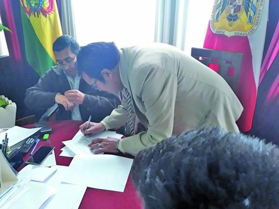 Reabren edificio de la UATF tras solucionar un conflicto