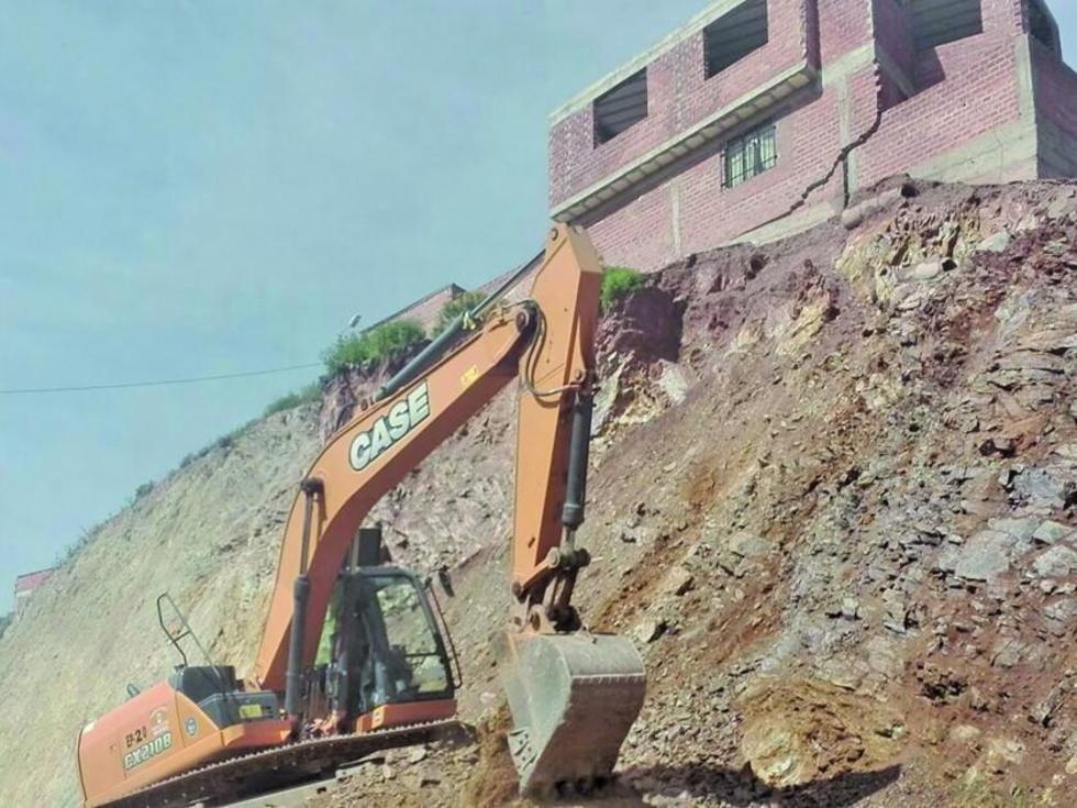 Deslizamiento obliga a demoler una casa por fisuras en plataforma