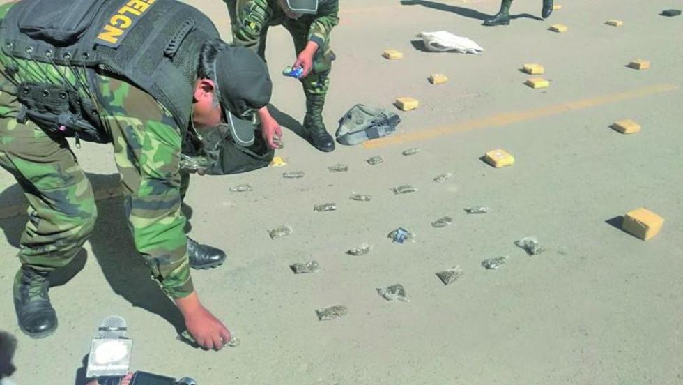 Felcn secuestra bolsitas de marihuana