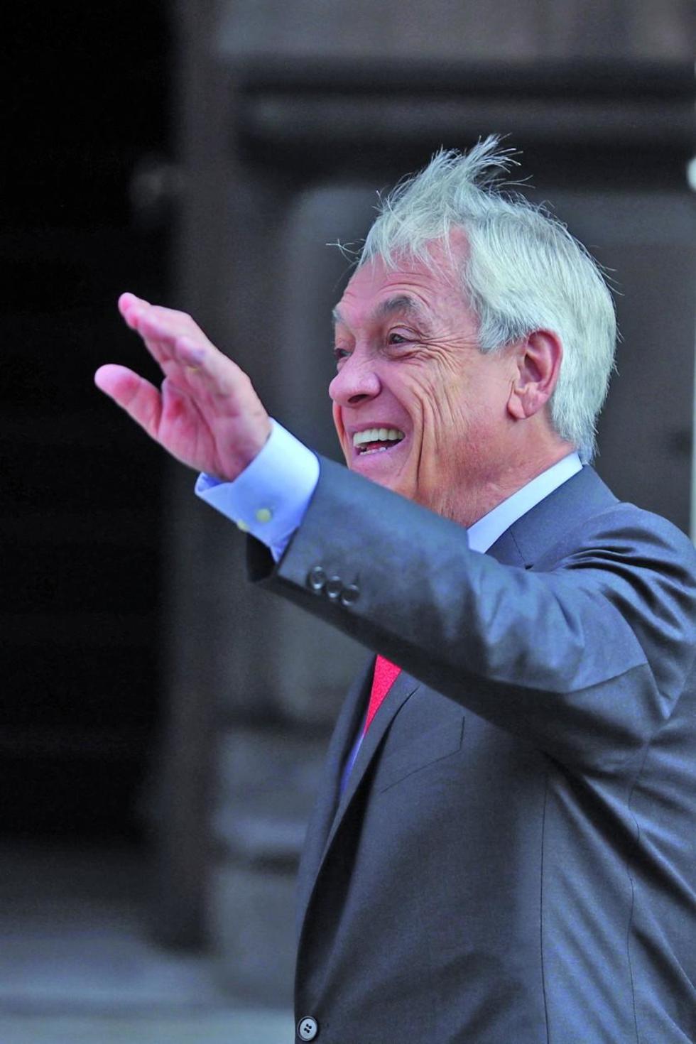 Sebastían Piñera asume la presidencia de Chile de manos de Bachelet