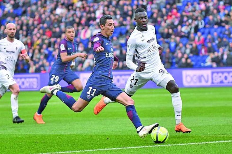 PSG regresa a la rutina de dominar la liga francesa al arrollar por 5-0 al colero Metz