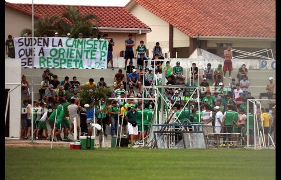 Hinchas de Oriente interrumpen las prácticas