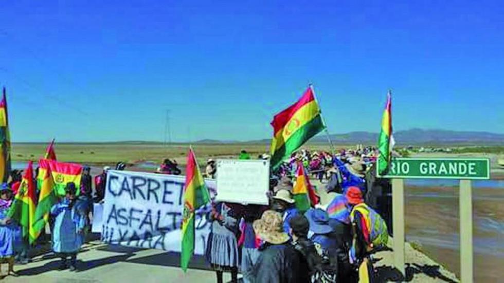 Uyuni puede retomar bloqueos y el sudoeste continúa paralizado