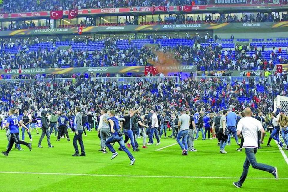 UEFA analiza suspender a Lyon un año