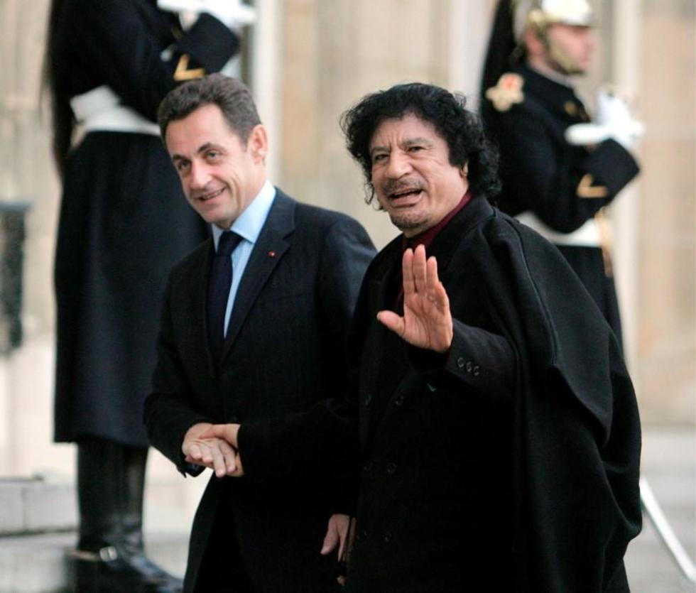 Detienen a expresidente francés  por sospecha de recibir dinero