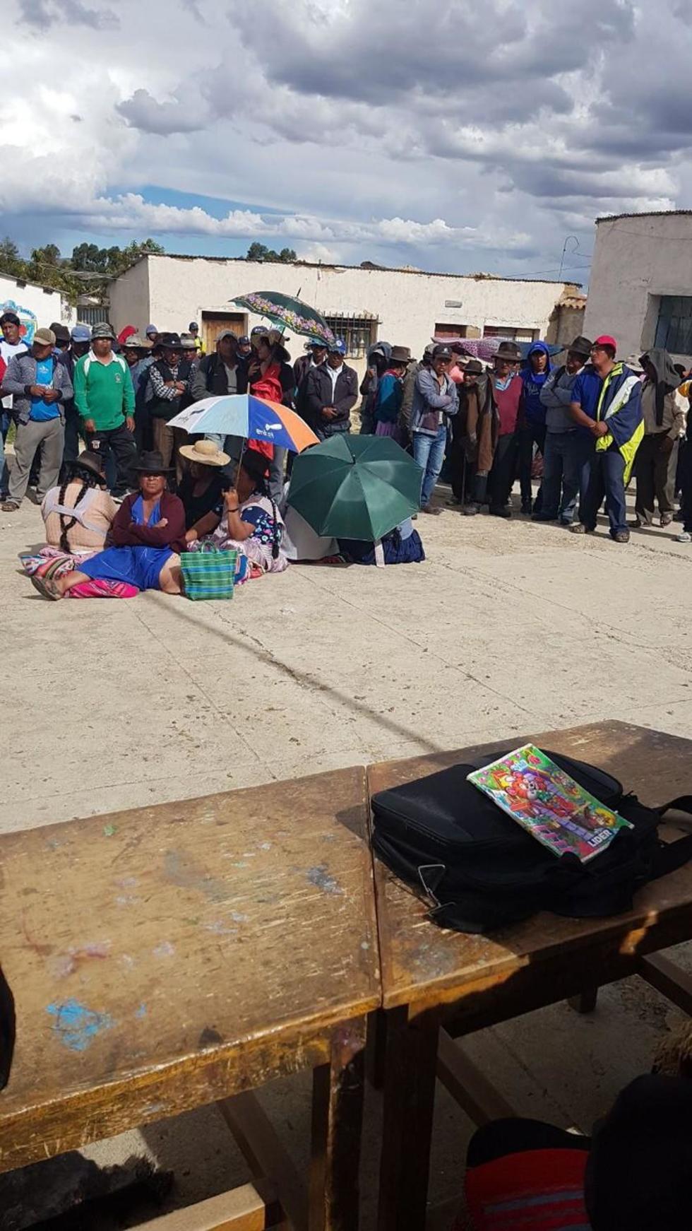 Comunarios retoman el bloqueo de vías debido a la toma de Jayaquila