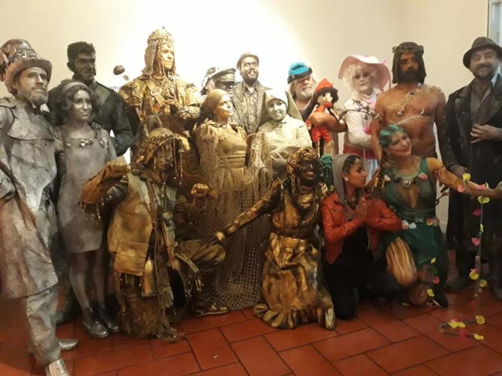 Impulsan cita de estatuas vivientes