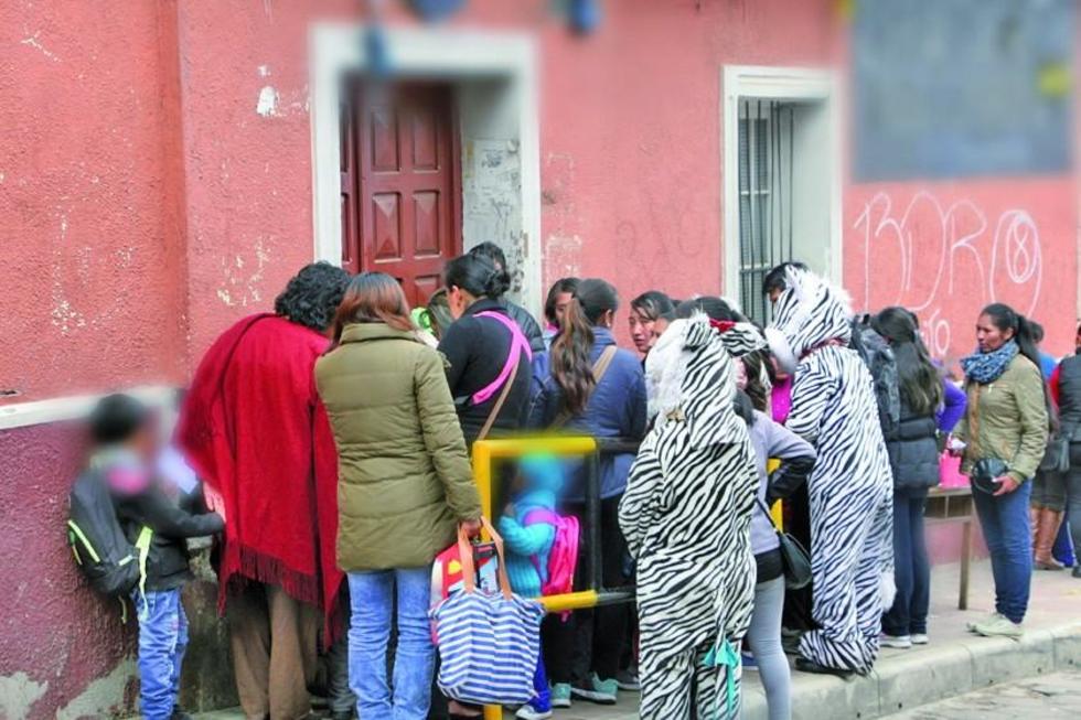 Alumnos que llegan tarde deben estar dentro de las escuelas, según norma