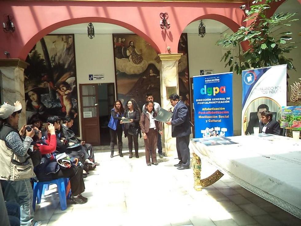 Buscan que más gente sepa leer y escribir