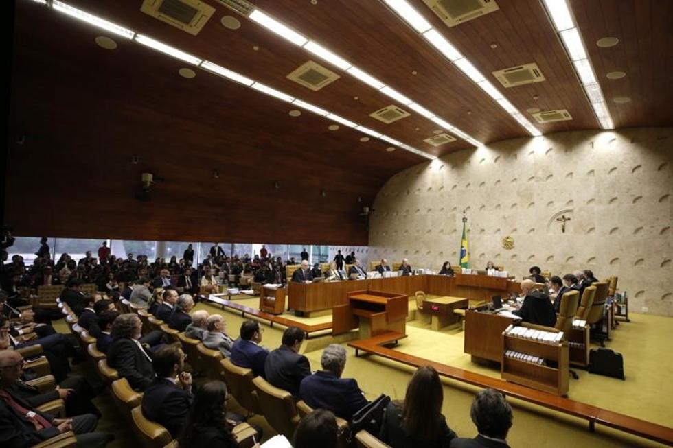 Supremo aplaza juicio y Lula no irá a prisión hasta dictámen final