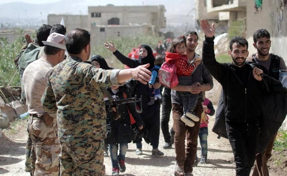 Evacúan a más de un millar de civiles de Guta en Siria