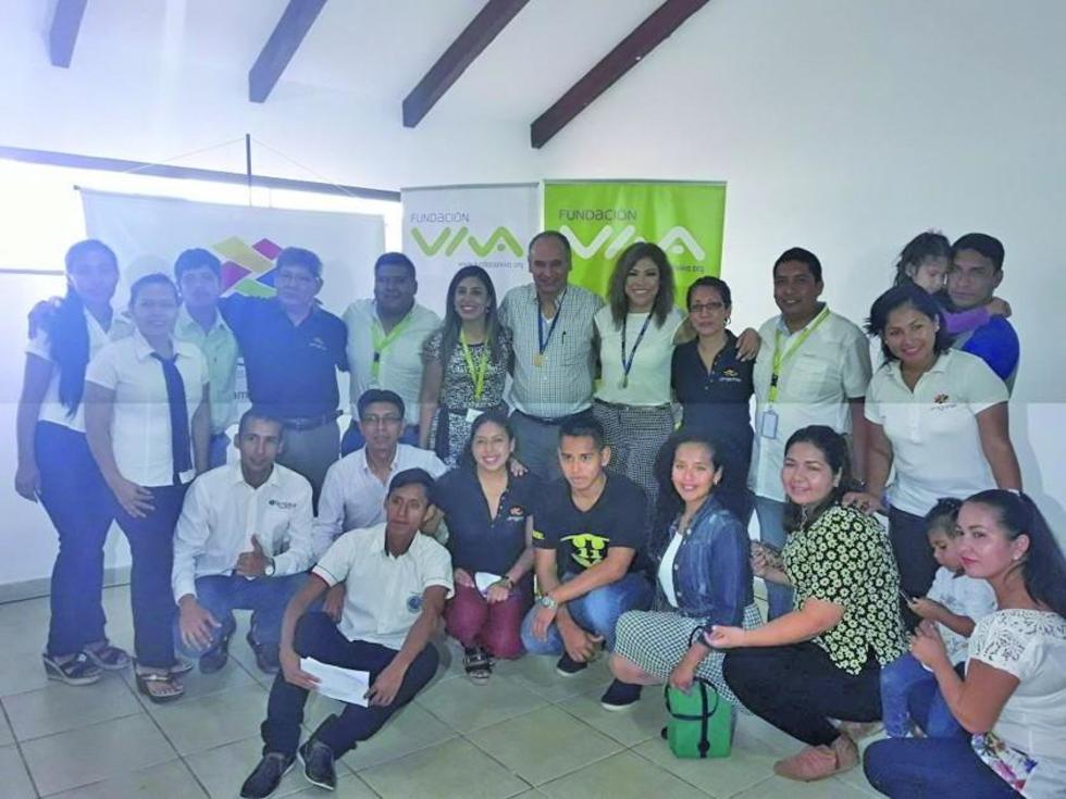 Potosinos reciben apoyo para completar estudios