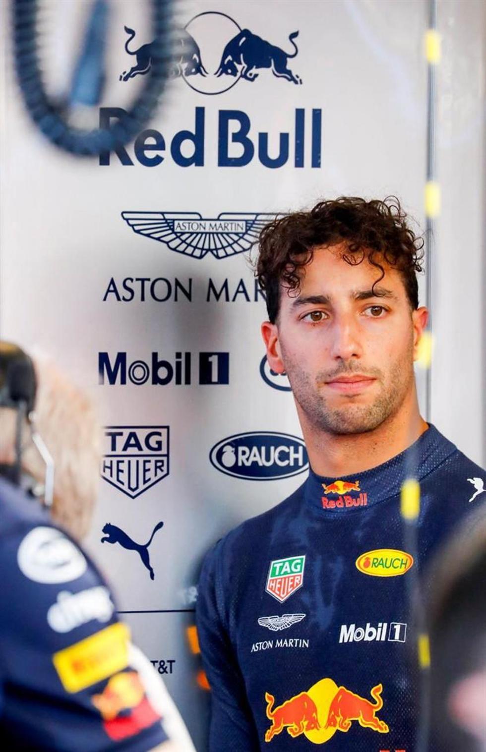 Ricciardo pierde tres puestos por sanción