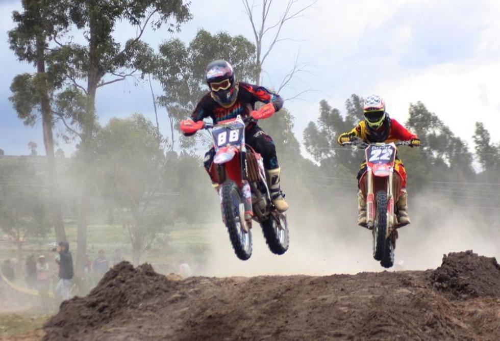 Potosinos suben al podio en motociclismo 