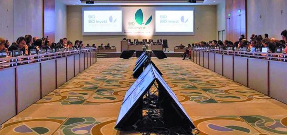 BID urge elevar inversión y ve con preocupación la guerra comercial
