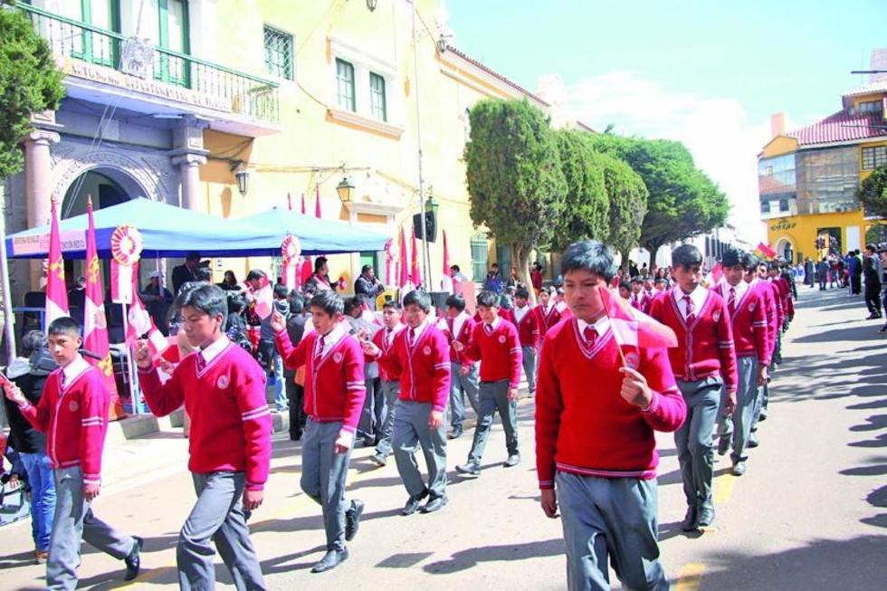 Convocan a 65 escuelas para el desfile estudiantil