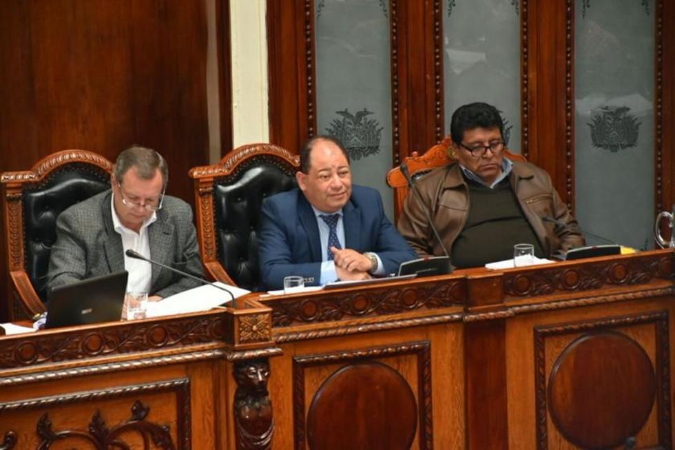 Interpelación: Carlos Romero recibe el voto de confianza