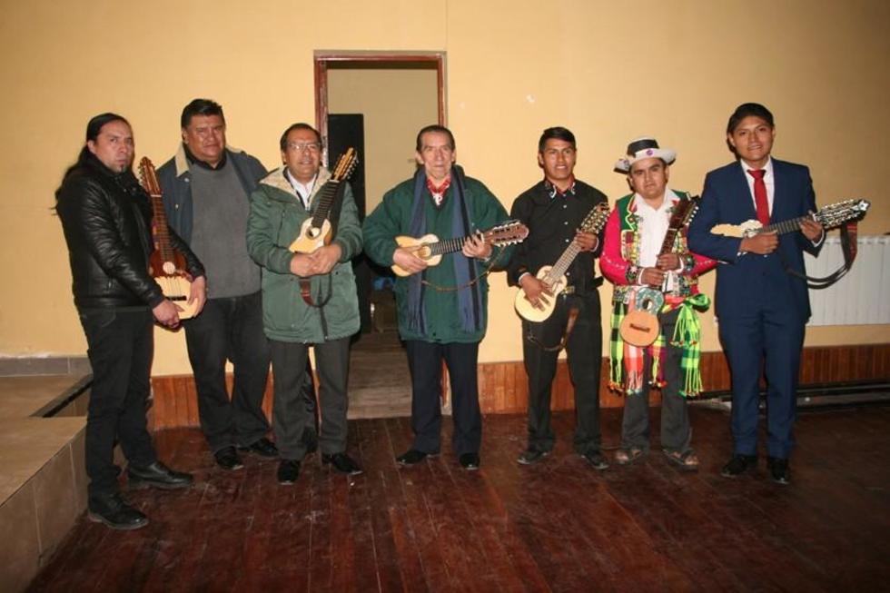 Se abre la fiesta de charanguistas