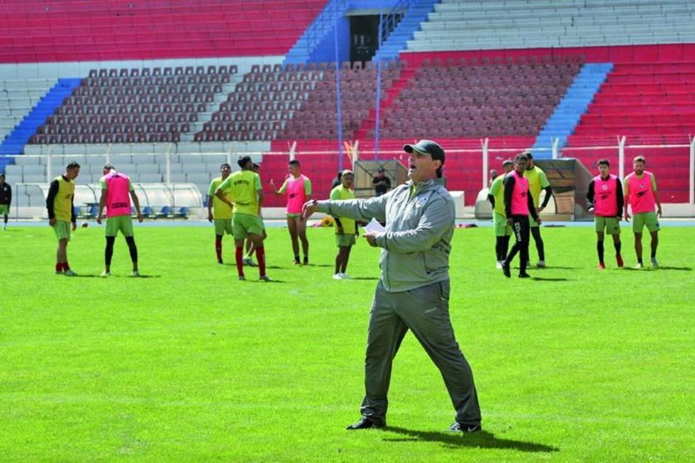 Malvestiti ensaya una sola variante en la banda roja 